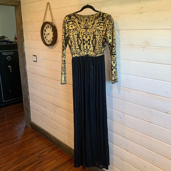 Seductions | Gold & Black Dress - Picture 2 of 6